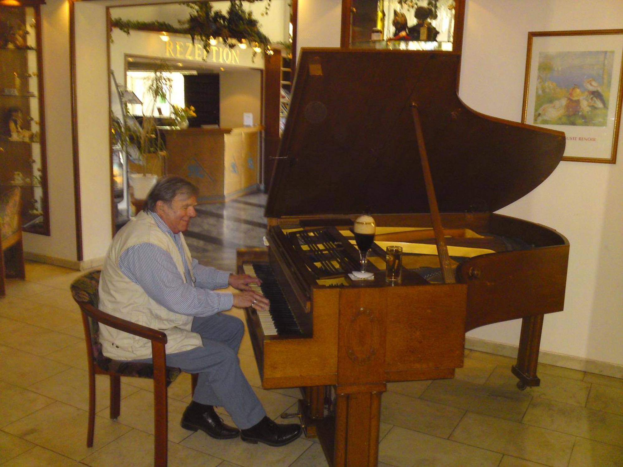 Hotel Reifenstein Kleinbartloff Экстерьер фото
