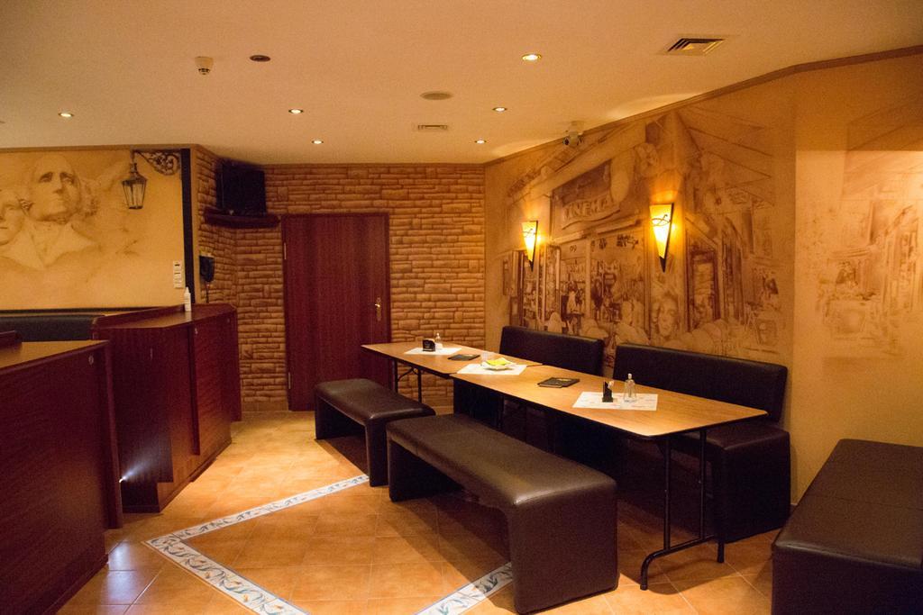 Hotel Reifenstein Kleinbartloff Экстерьер фото