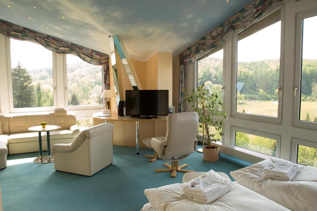 Hotel Reifenstein Kleinbartloff Экстерьер фото