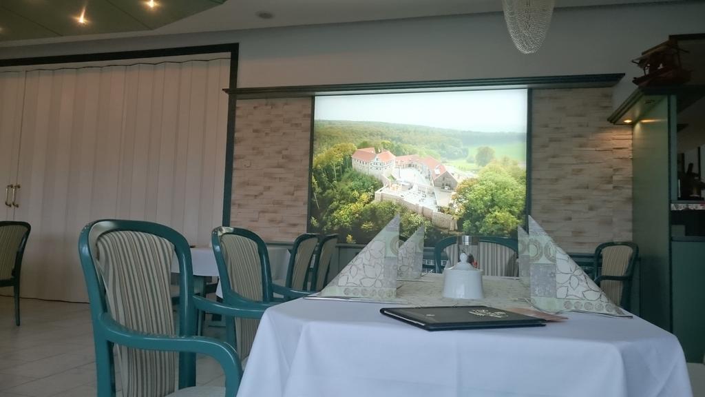 Hotel Reifenstein Kleinbartloff Экстерьер фото