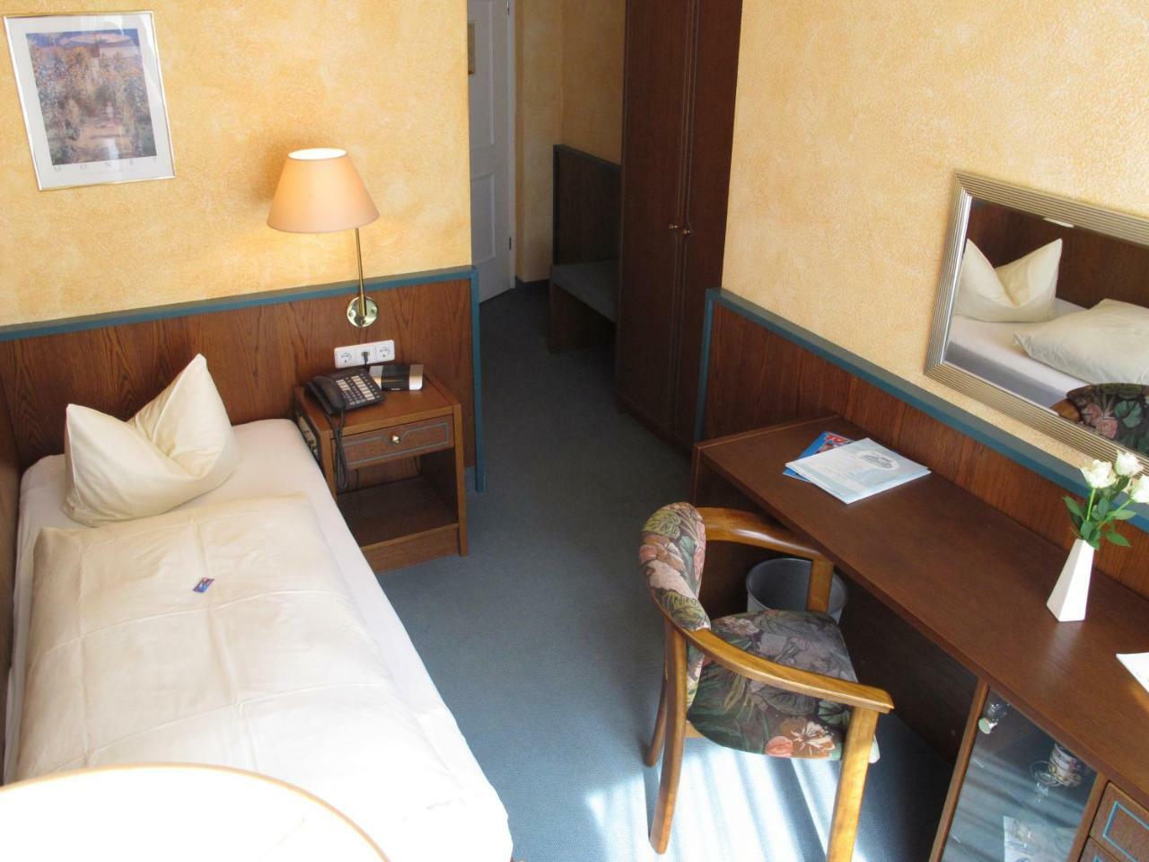 Hotel Reifenstein Kleinbartloff Экстерьер фото